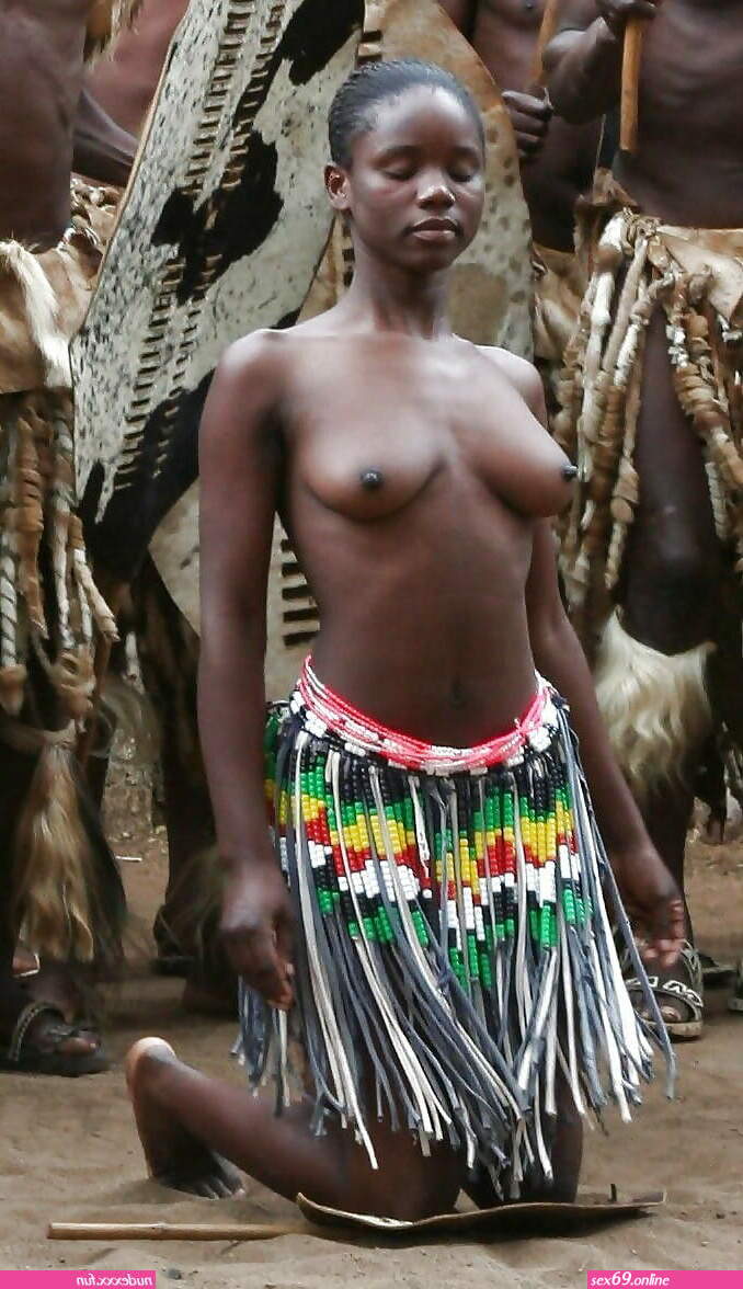 Big Booty Legs Spread Nude African Tribal Girl Sexy Photos