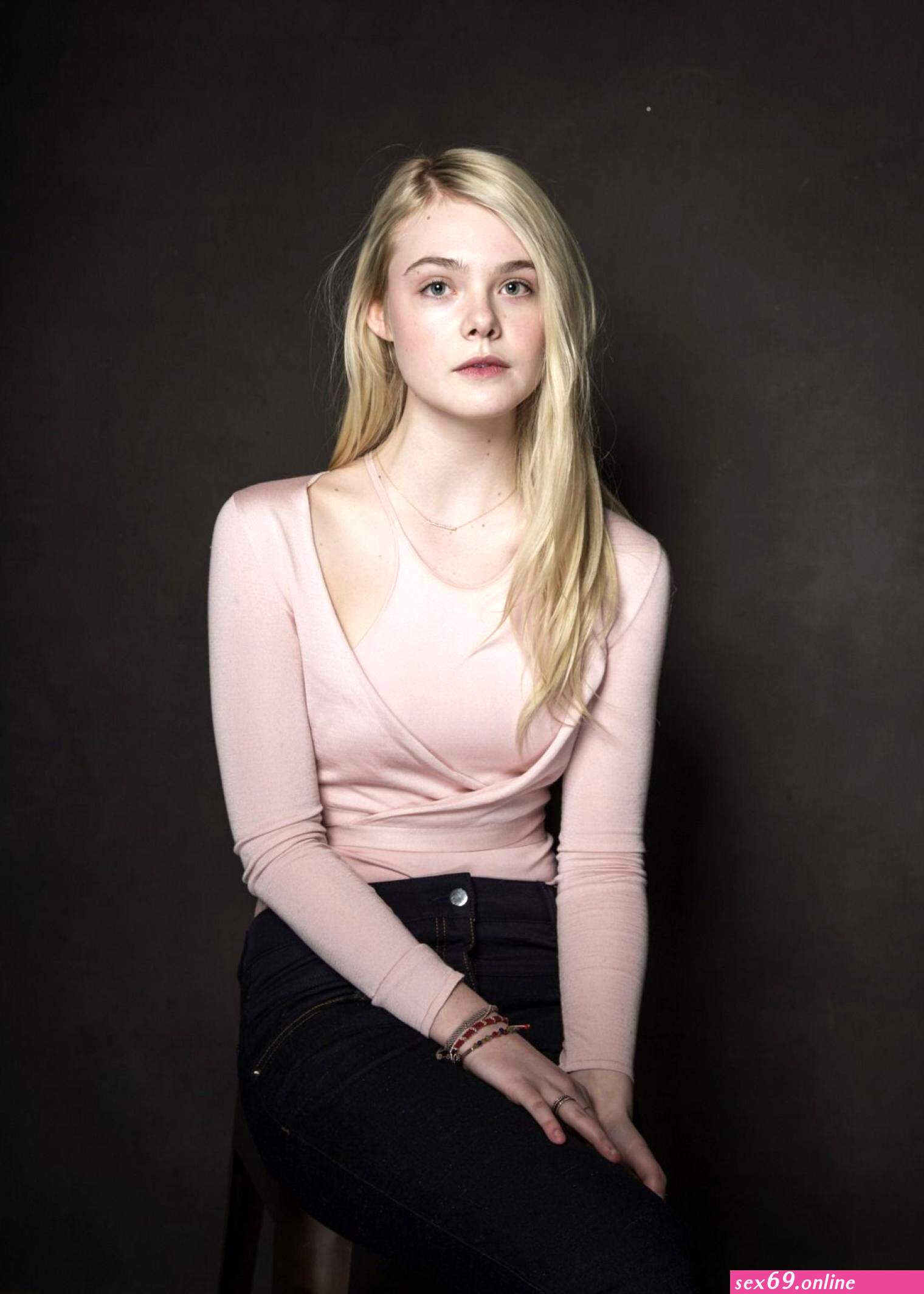 Elle Fanning Nude Sexy Sexy Photos