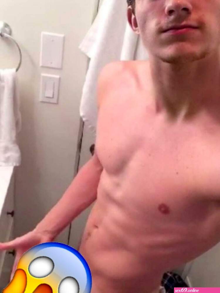 Tom Holland Nude Sexy Photos