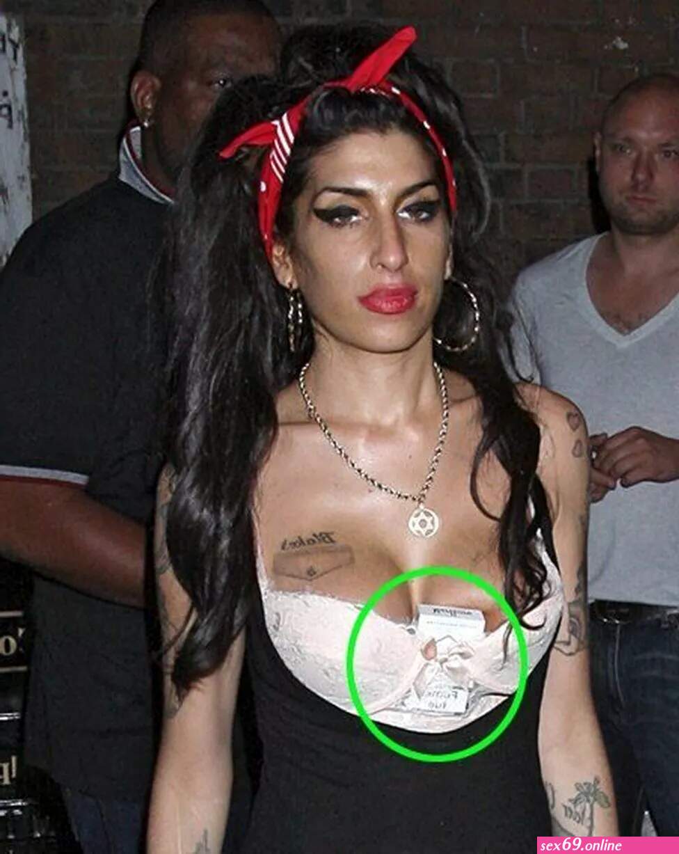 Amy Winehouse Nude Sexy Photos