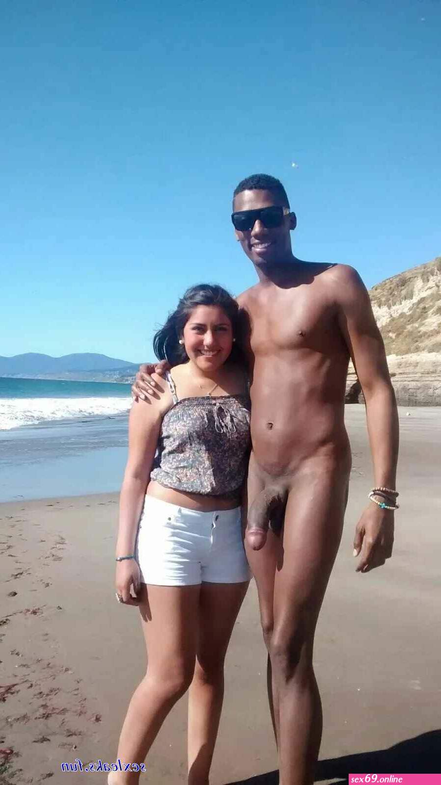 Well Endowed Nudists Couples - huge dicks on beach - Sexy photos